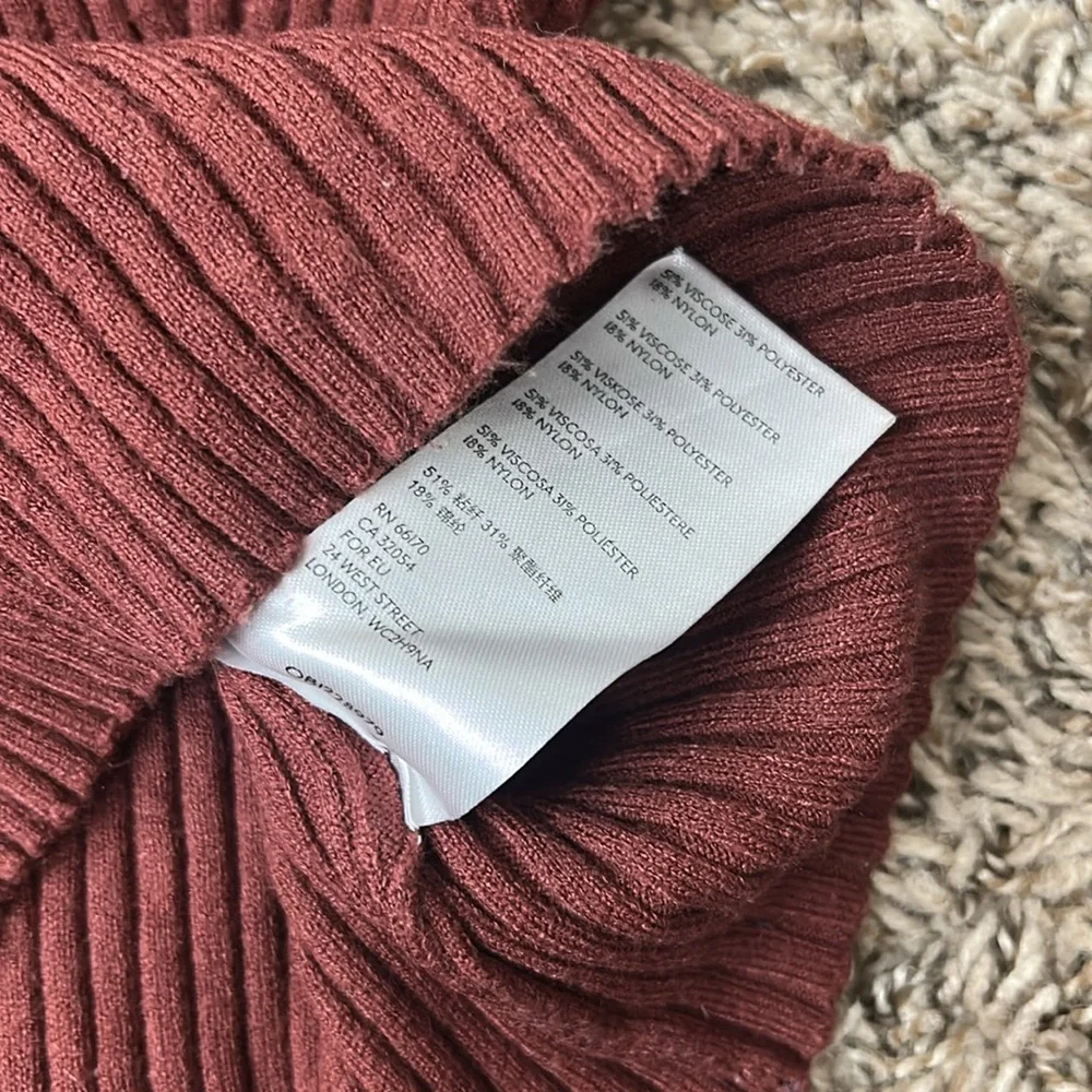 Urban Outfitters Juliet Portrait Neck Ribbed Sweater Size M